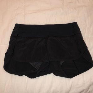 Black lululemon speed up 2.5” shorts